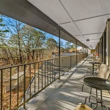 Stonegate Lodge King Bed, Wifi, 50In Roku Tv, Salt Water Pool Room #108 Eureka Springs Exterior photo