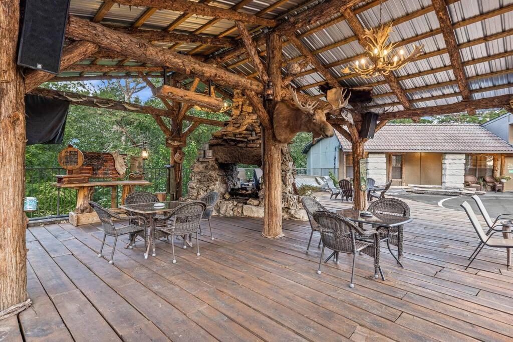 Stonegate Lodge King Bed, Wifi, 50In Roku Tv, Salt Water Pool Room #108 Eureka Springs Exterior photo